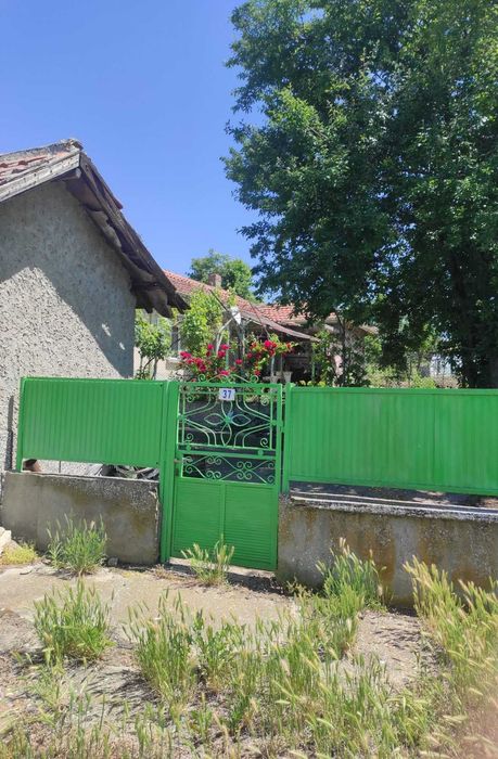 Продавам къща в село Казимир