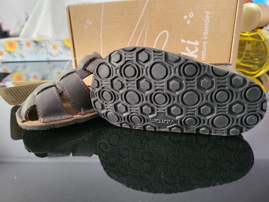 Sandalute Tikki noi Mărimea 19