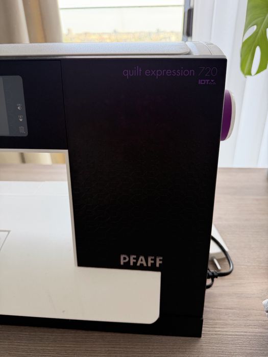 Masina de cusut PFAFF 720