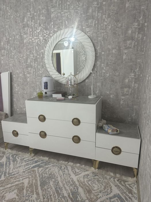 Тумба и зеркало для любой комнаты