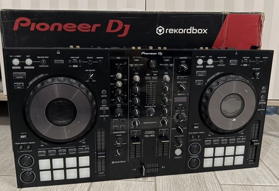 Pioneer DDJ 800 / Stare foarte buna / Perfect funtional