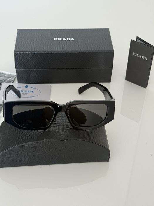 Слънчеви очила Prada
