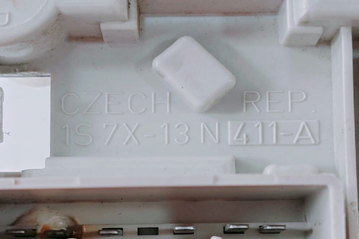 Soclu Stop Dreapta 1S7X13N411A Ford Mondeo MK3