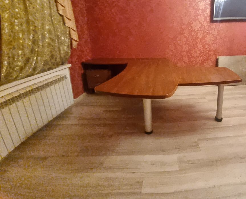 Офисный стол руководителя