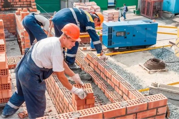 Бригада строителей каменщики штукатурщики бетонщики строим дома под кл