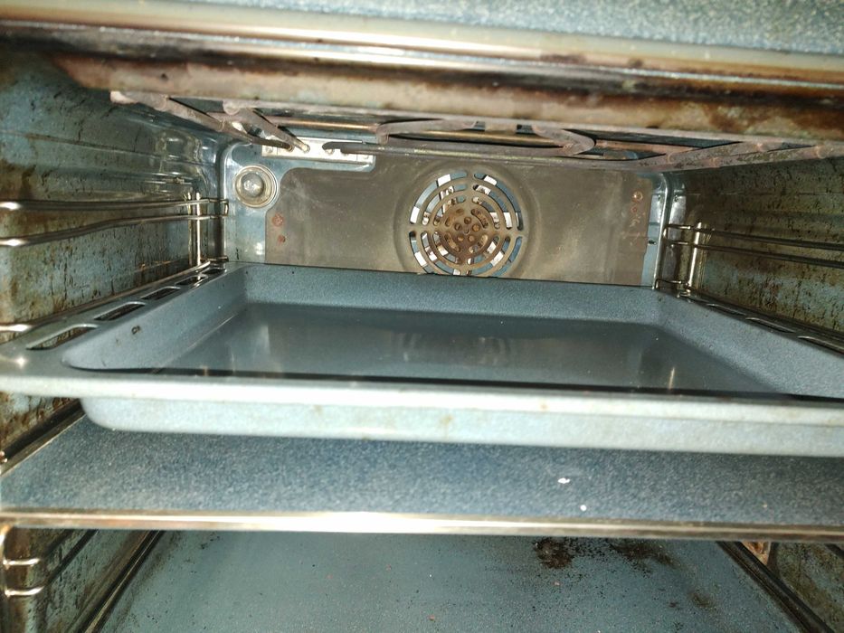 Продавам фурна за вграждане САМСУНГ за части