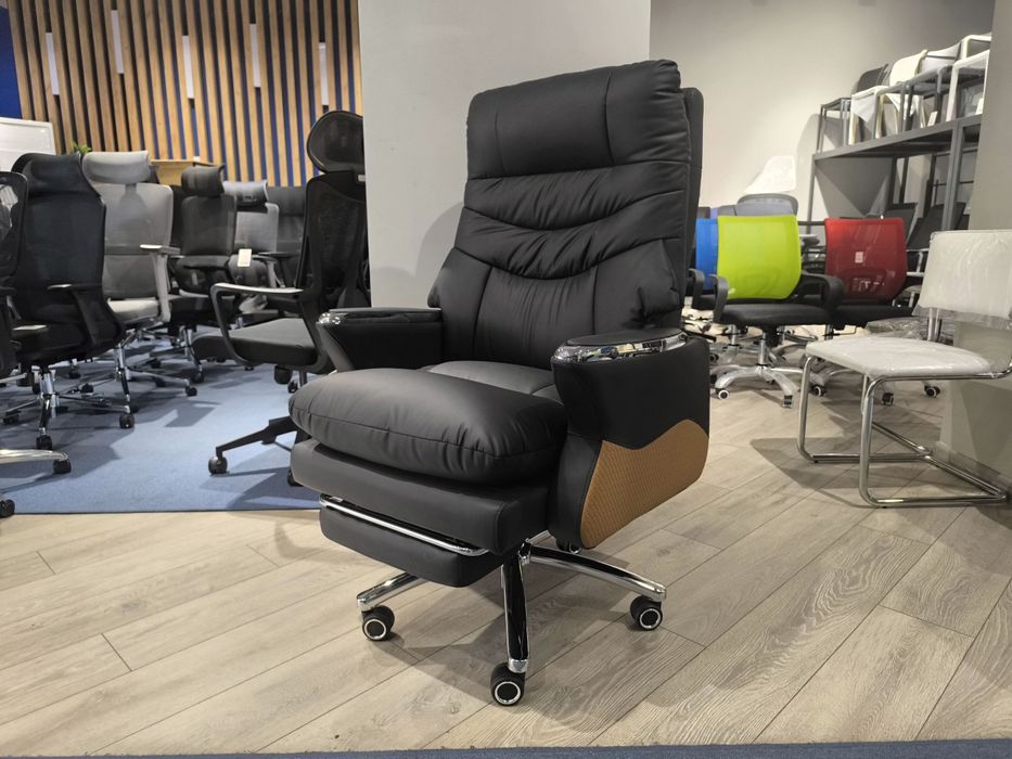 Офисное кресло для руководителя модель  Boss