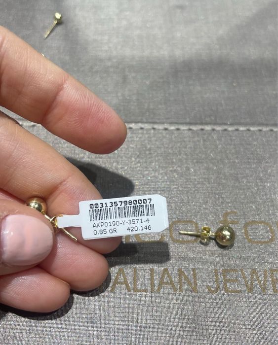 Золотые пуссеты, минимализм