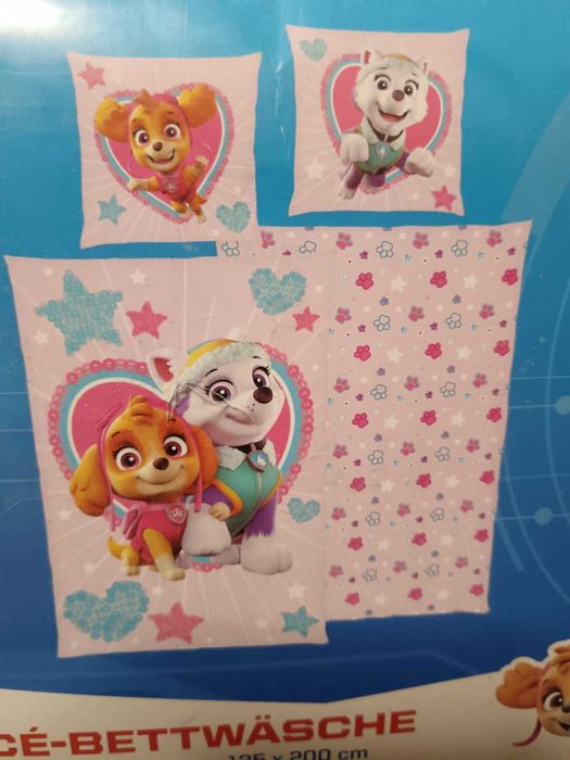 Нов спален комплект + олекотена завивка + възгавница.