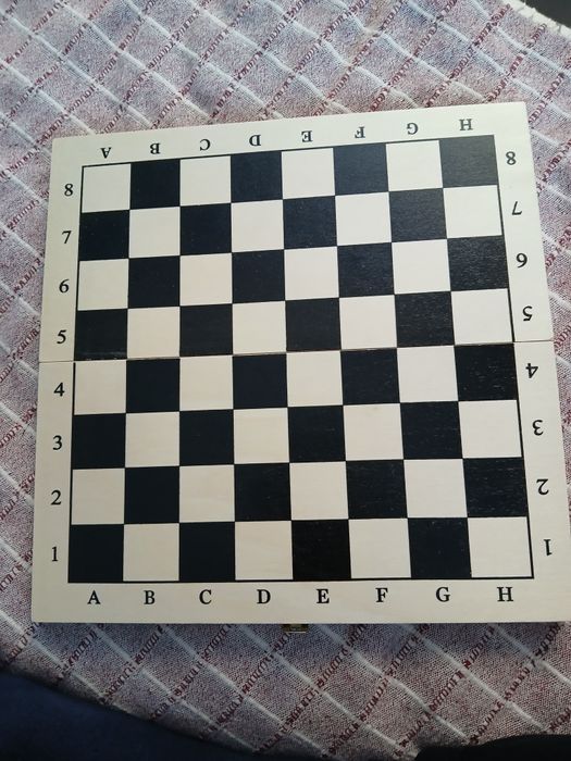 Продам шахматную доску с фигурами 2 в 1