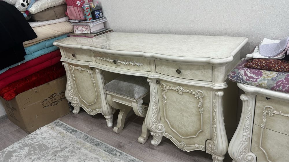 Камод айнасымен сатылады көлемді