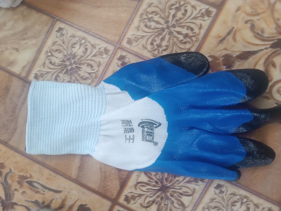 Продам перчатки  изоляционные