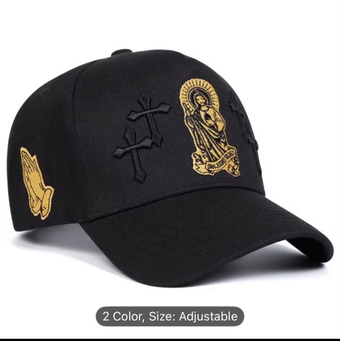 Шапка с козирка налична в два цвята