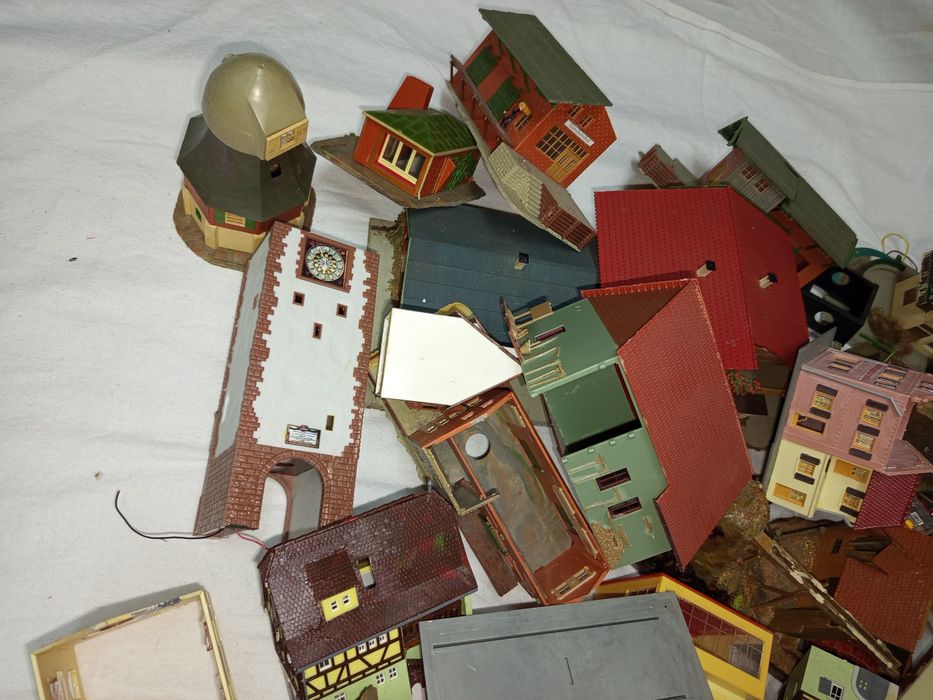 Set căsuțe machete incomplete trenulețe HO diorama