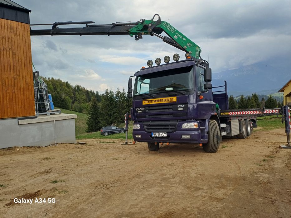 Transport camion cu macara