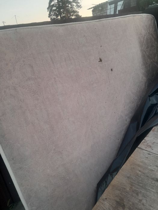 Продам матрас 190*160 состояние нормальное ,самовывоз