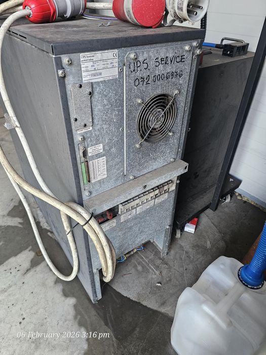 UPS industrial trifazat 7.5 kVA – baterii noi – funcțional