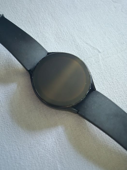 Продавам Samsung Galaxy Watch5 44mm модел SM-R910 (Bluetooth версия) + 3 каишки