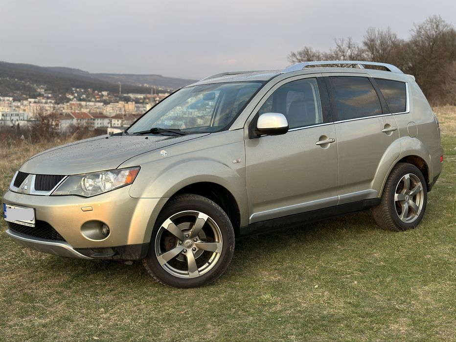 Mitsubishi Outlander 2.2 TD 4x4 – 7 locuri – Full opțiuni – 2009