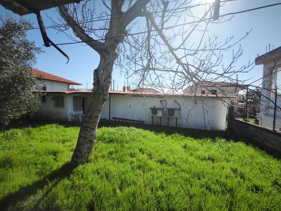 Продава многостайна къща 70 м2 с 2 парцела 330 м2 в Аспровалта, Гърция