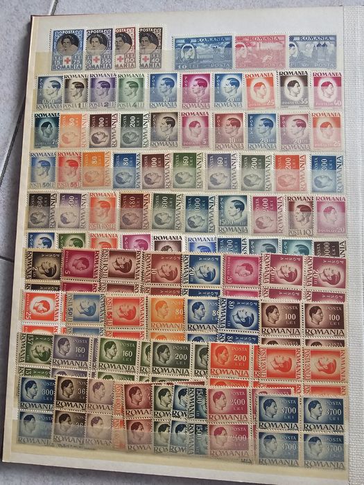 Trei clasoare pline cu timbre, România, nestampilate