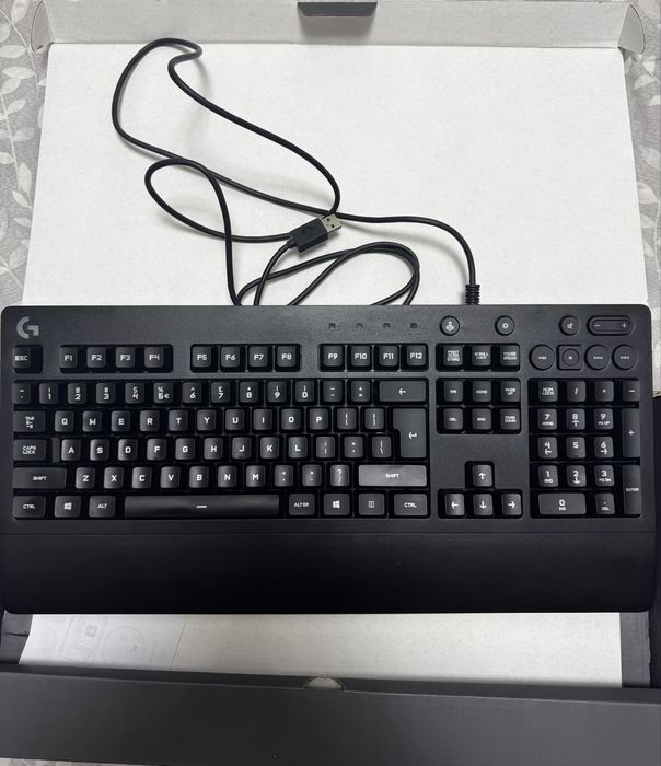 Tastatura Logitech g213