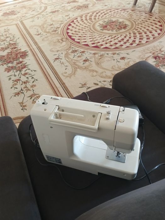 Срочно продам швейную машину