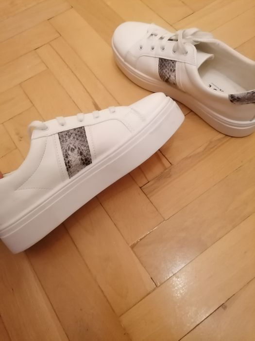 ~НОВИ~Дамски обувки с висока подметка