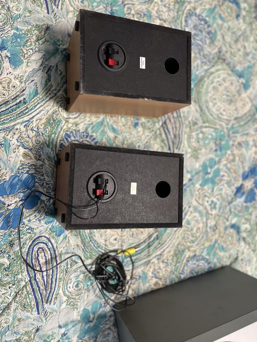 Sistem audio 2.1 + 4 boxe satelit (subwoofer activ inclus)