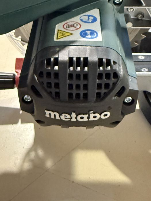 Fierăstrău circular culisant Metabo KGS 216 M