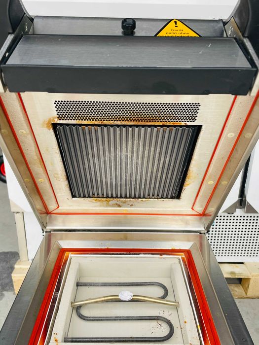 Високоскоростен грил/Тостер Electrolux SpeeDelight с автоматична плоча