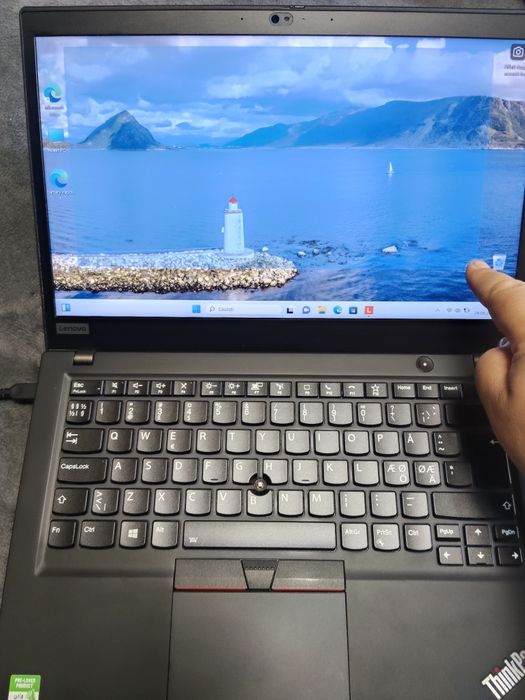 Lenovo Thinkpad T14S gen 1 ,i7-10610u,16gb RAM ,ssd 256 GB ,display 14 inch touchscreen ,bateria ok uzura 14%