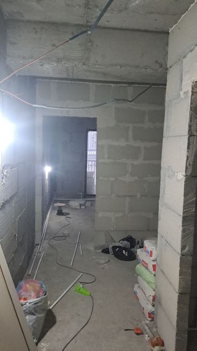 Lokatsiya: Rohat krug yonida 1 xonale uy , srochna sotiladi!!$