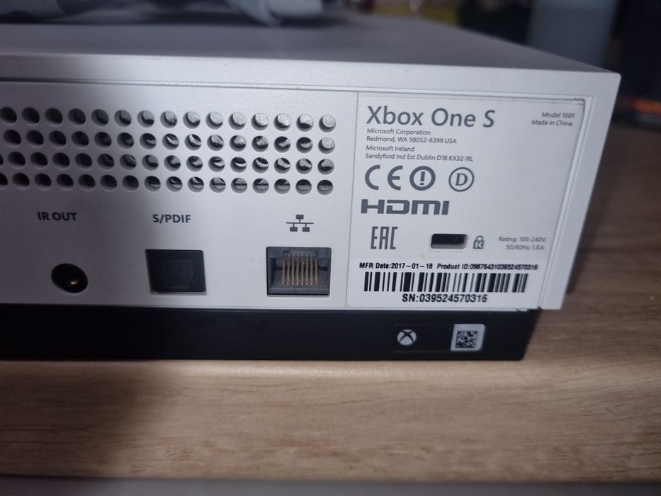 Xbox one s работещ с две игри и два контролера