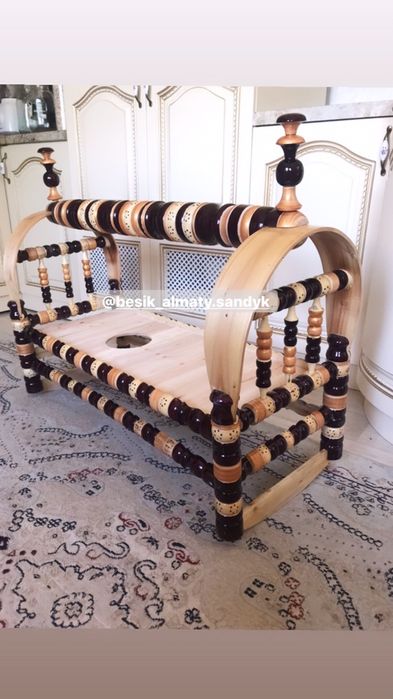 Бесиктер, Сандыктар, жасаулар