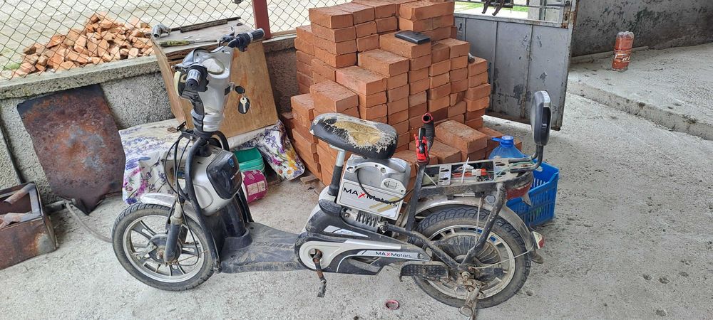 Електрически скутер на части-цял