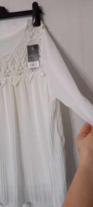 Bluza cu dantela M,noua