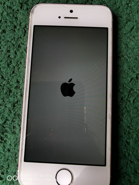 Продавам два айфона.