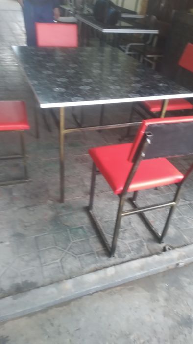 Продаётся стол и стуля