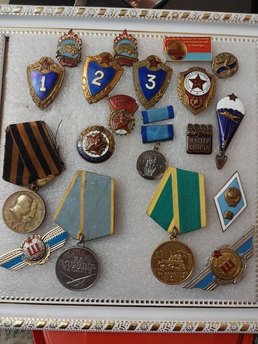 продам значки большие