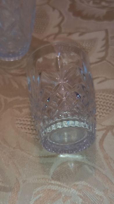 Vand set comolet de 6 pahare tarie cristal masiv,cu model bogat,deosebite