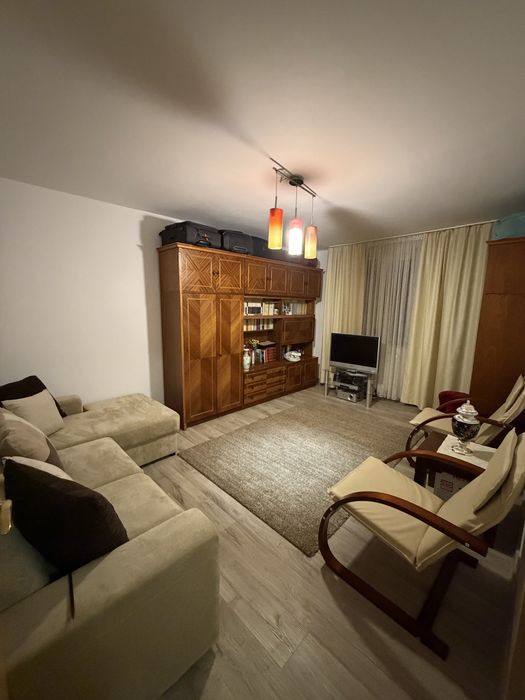 Inchiriez apartament 3 camere in zona centrala