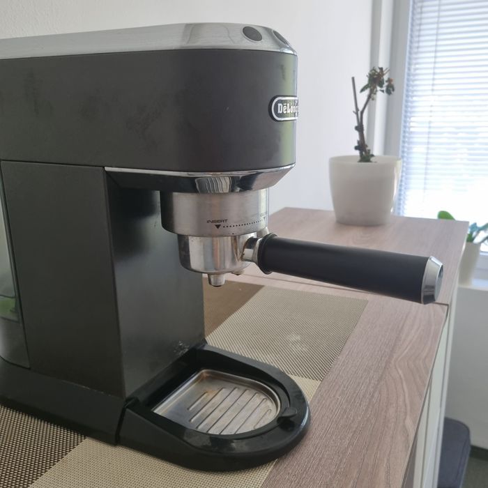 Кафе машина DeLonghi Dedica EC 685