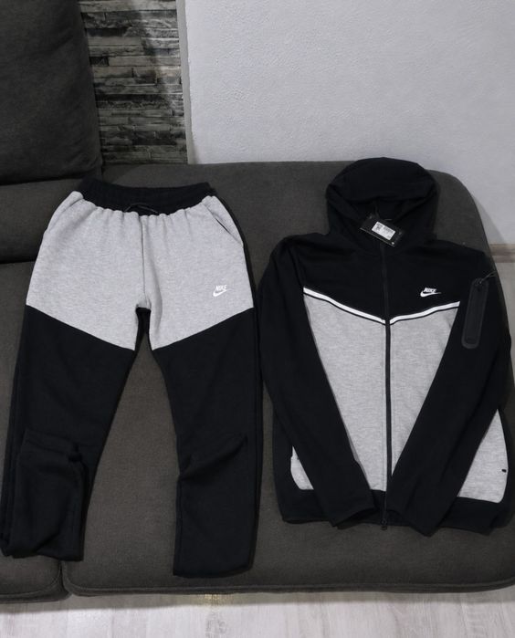 Trening Nike tech