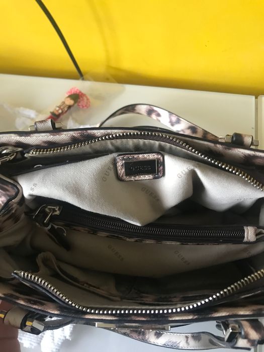 GUESS-оригинална дамска чанта!Топ цена 100лв!