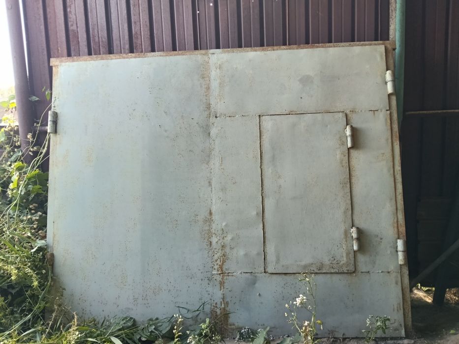 Продам железную дверь