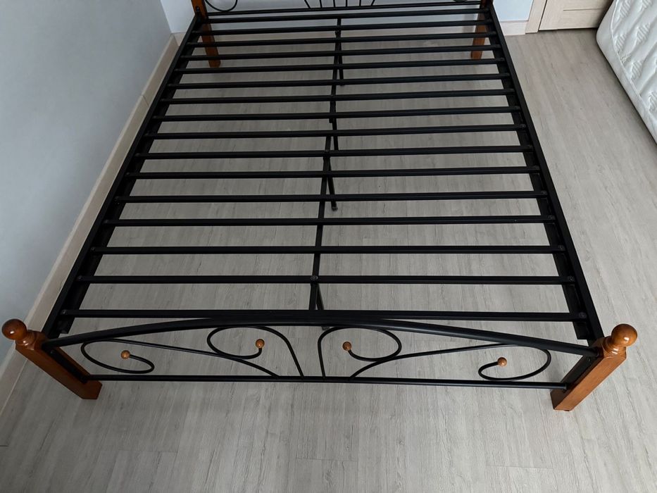 Кровать двухспальная