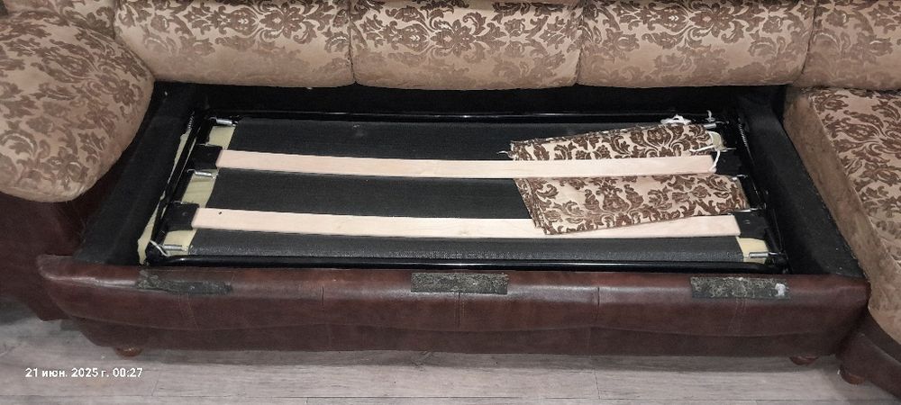 Угловой диван и кресло