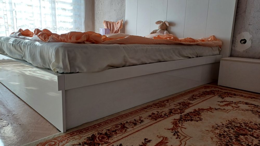 Спалня с матрак .