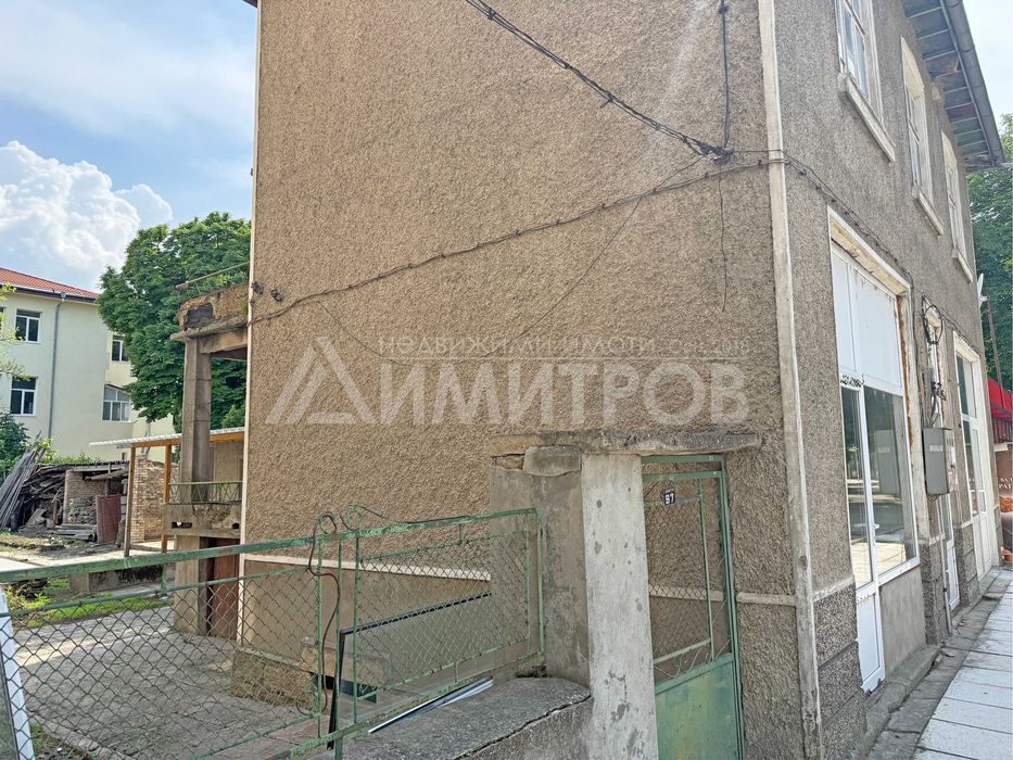 Продава тристаен тухлен апартамент в гр. Каспичан. ТОП център на града!